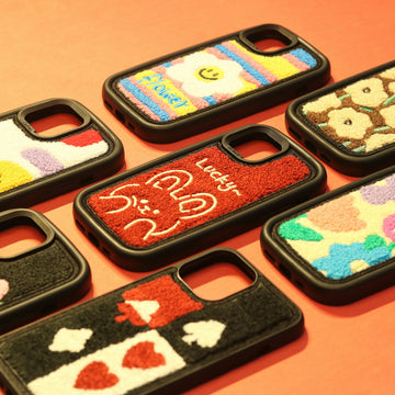 a group of cell phones sitting on top of a table